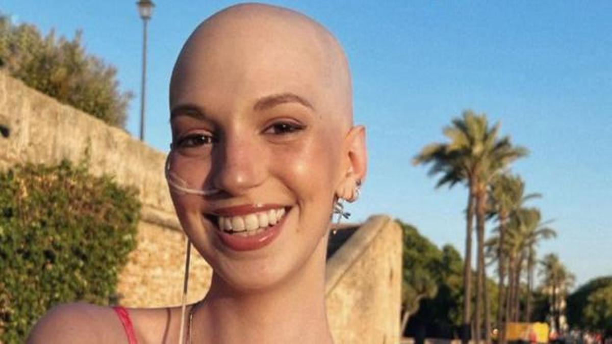 Muere a los 20 años Elena Huelva, la joven 'influencer' que luchaba contra un sarcoma de Ewing