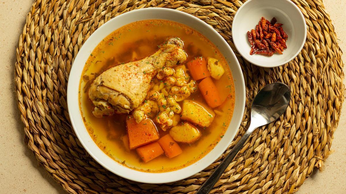 La sopa pollo tradicional tiene propiedades curativas o al menos es capaz de aliviar los síntomas del resfriado