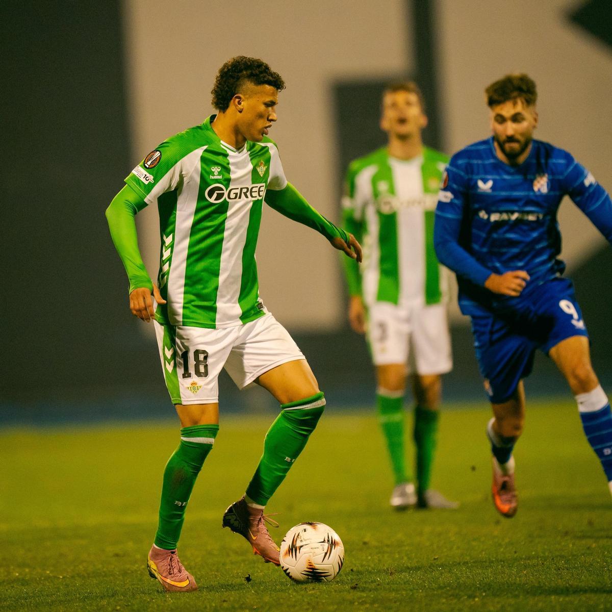 Nelson Deossa durante el Dinamo Zagreb Betis de Europa League en el Maksimir