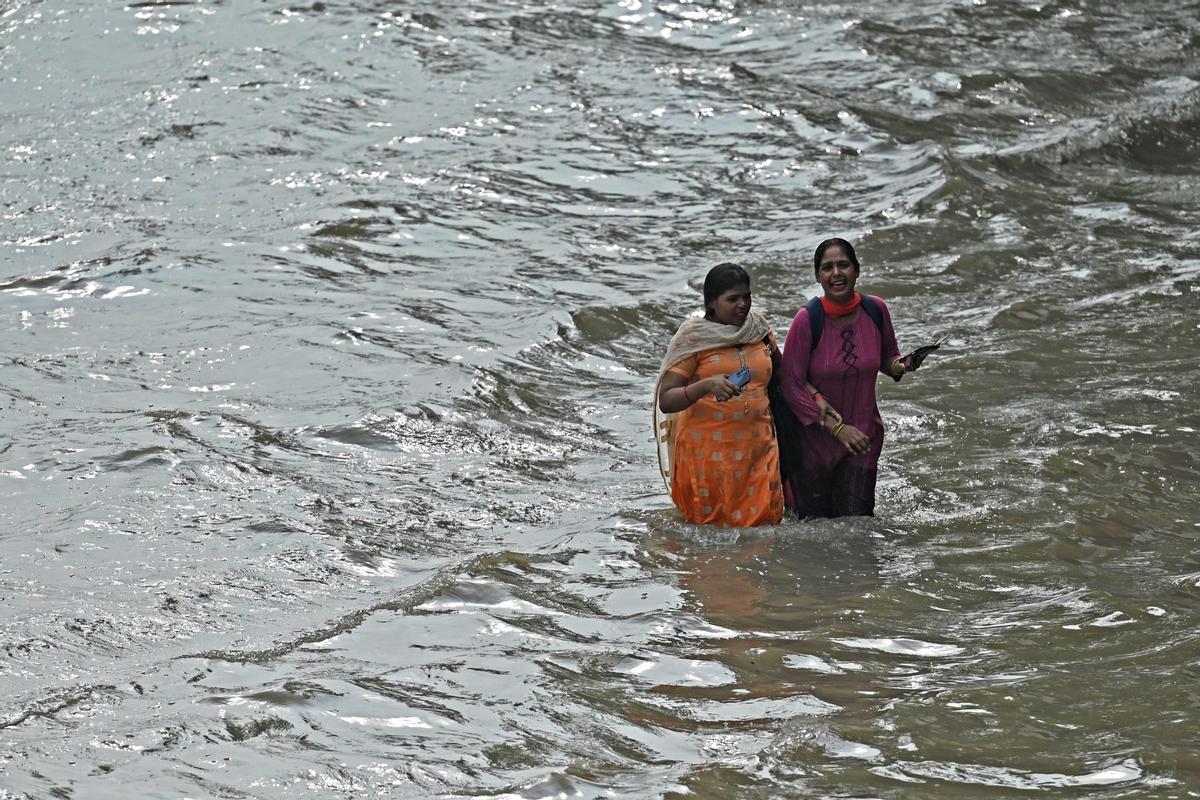 El río Yamuna se ha desbordado debido a las lluvias monzónicas en Nueva Delhi.