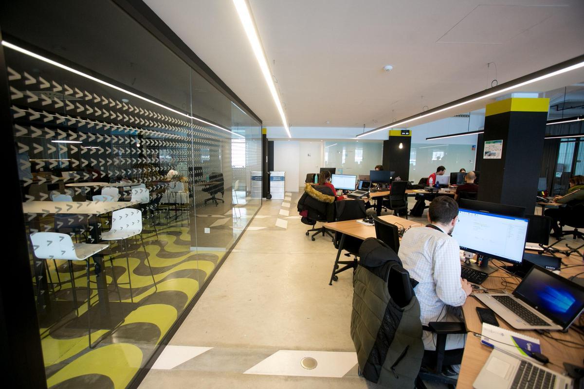 La planta baja a la que renuncia la sociedad, cuiando estaba ocupada por Accenture.