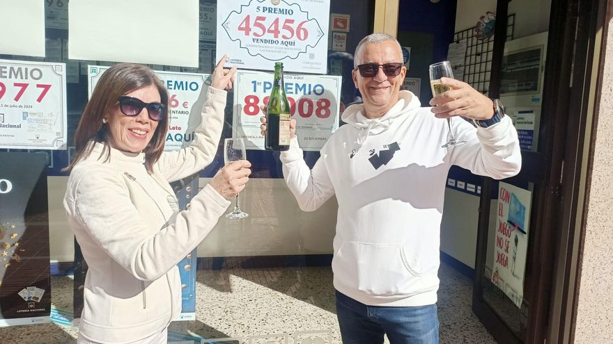 La administración Los dos patitos de Las Palmas de Gran Canaria vende el quinto premio, el 45456