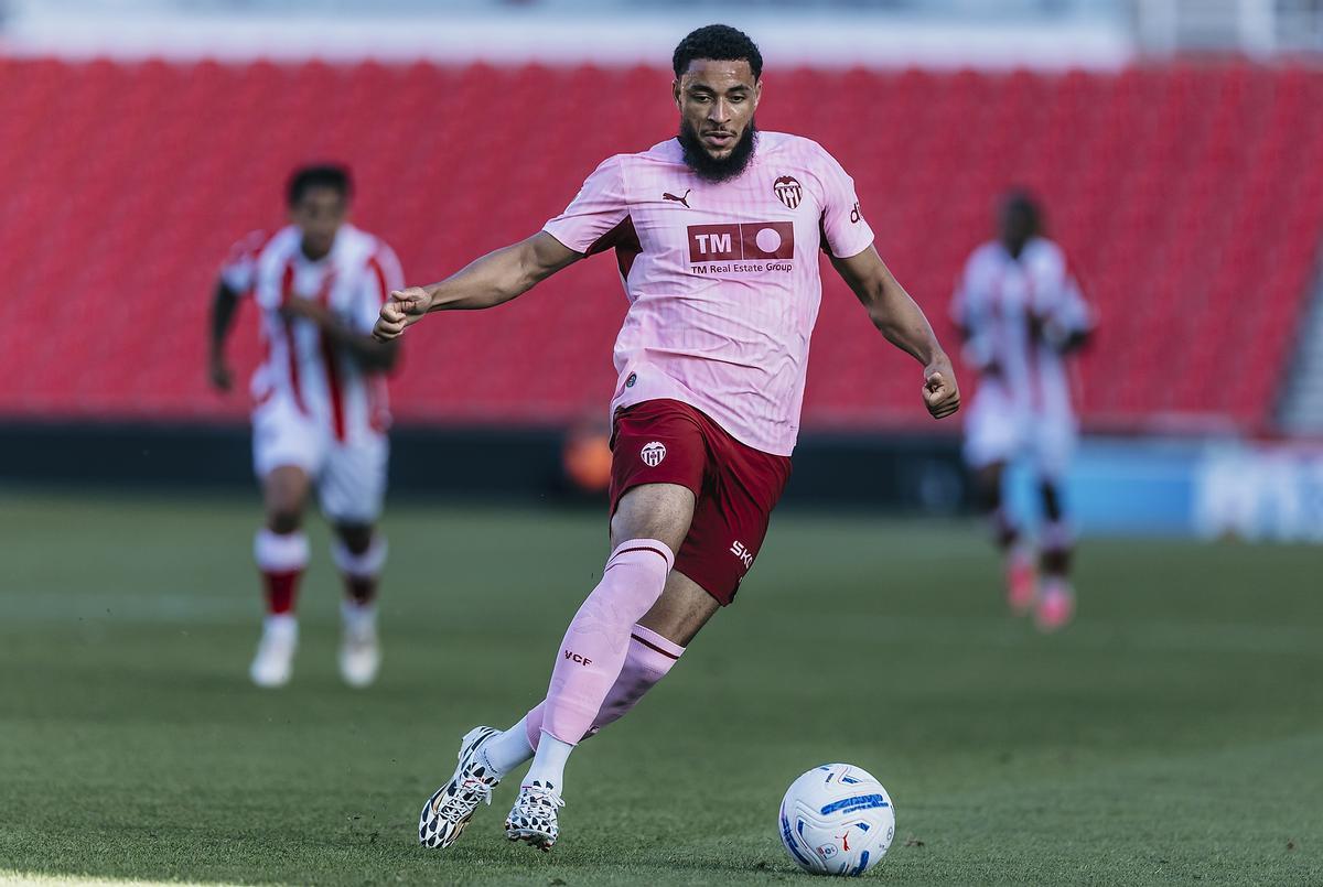 Danjuma ante el Stoke City.