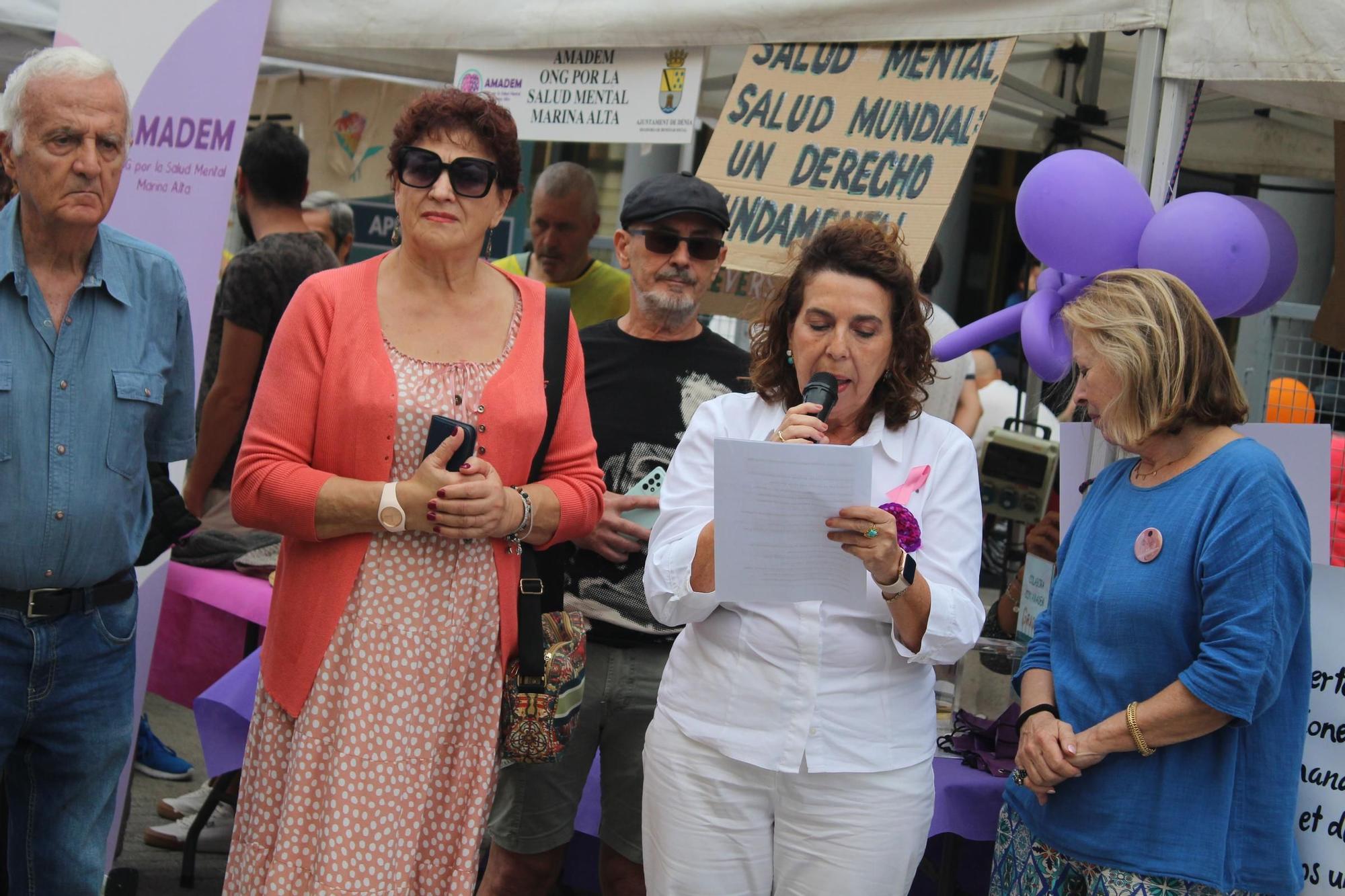 La Feria de Asociaciones llena la calle la Vía de entidades sin ánimo de lucro