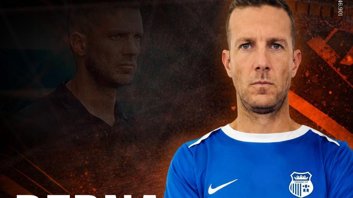Cartel del Torrent CF anunciando el fichaje del entrenador setabense Berna Ballester.