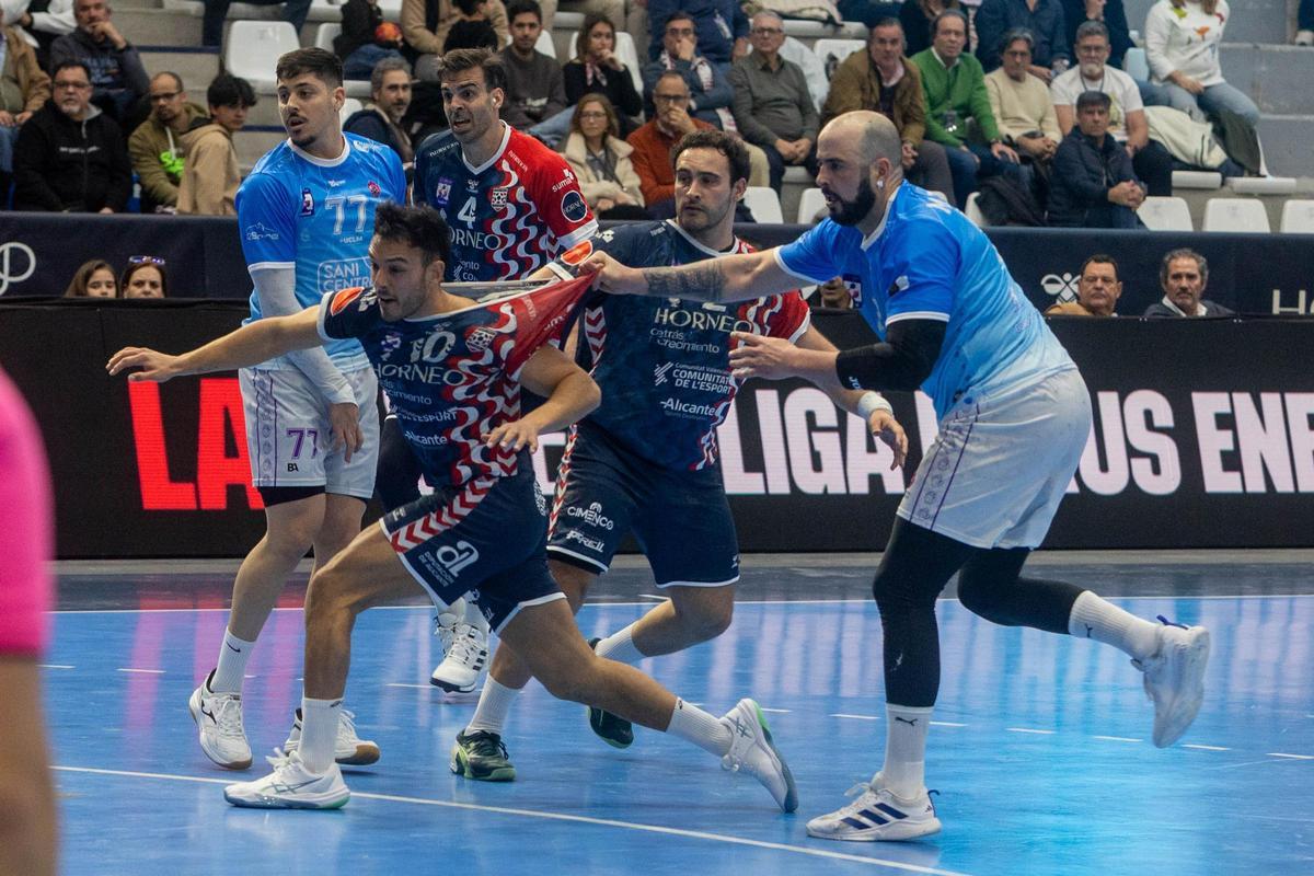 El Horneo Alicante, durante un partido esta temporada en el Pitiu.