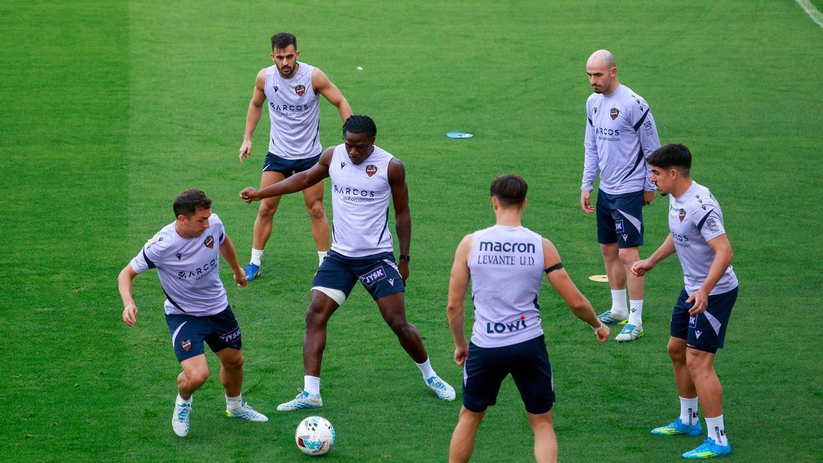Entrenamiento del Levante UD ayer jueves 7 de mayo