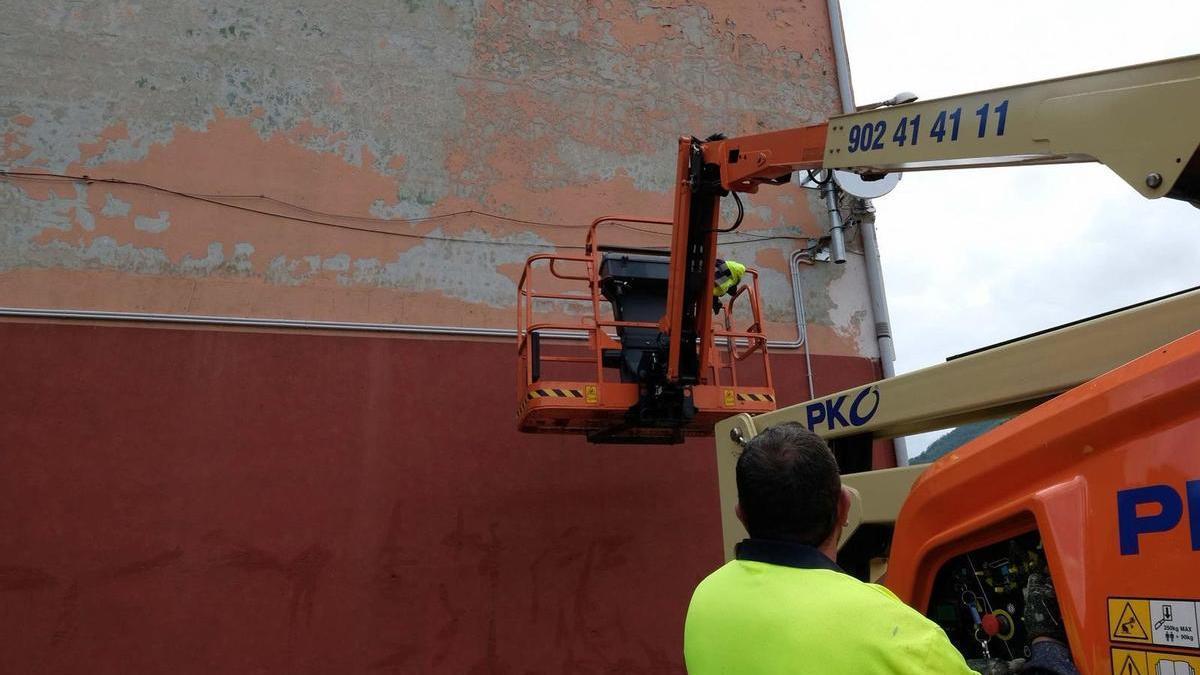 Obras en el colegio de Piñeres (Aller) en una imagen de archivo