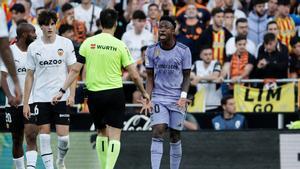 Vinicius vuelve a Mestalla con el ambiente más caliente