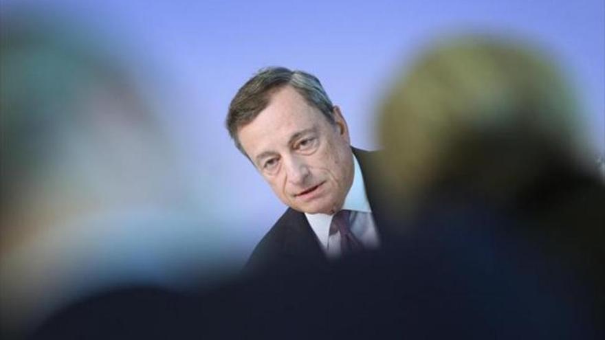 Draghi, a favor de mantener &quot;un grado sustancial&quot; de estímulos monetarios