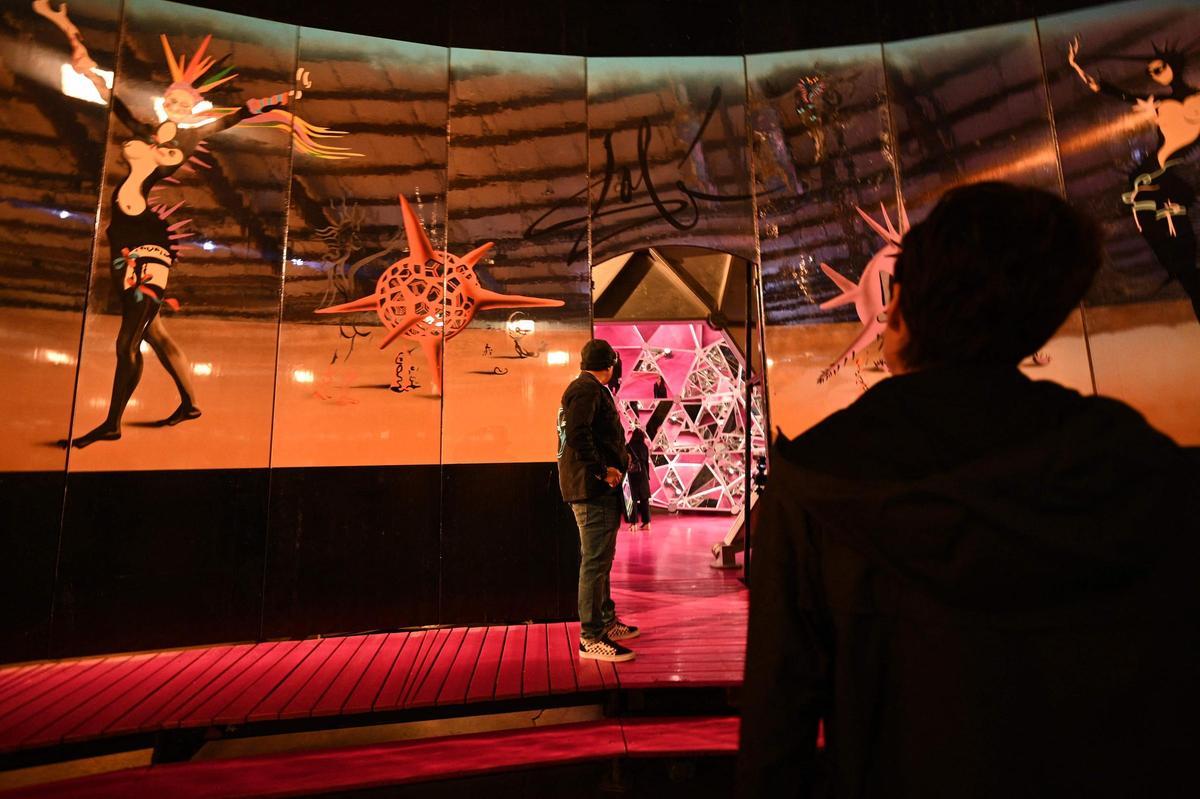 Luna Luna el parque de atraciones en los Ángeles con obras de Haring y Dalí, entre otros