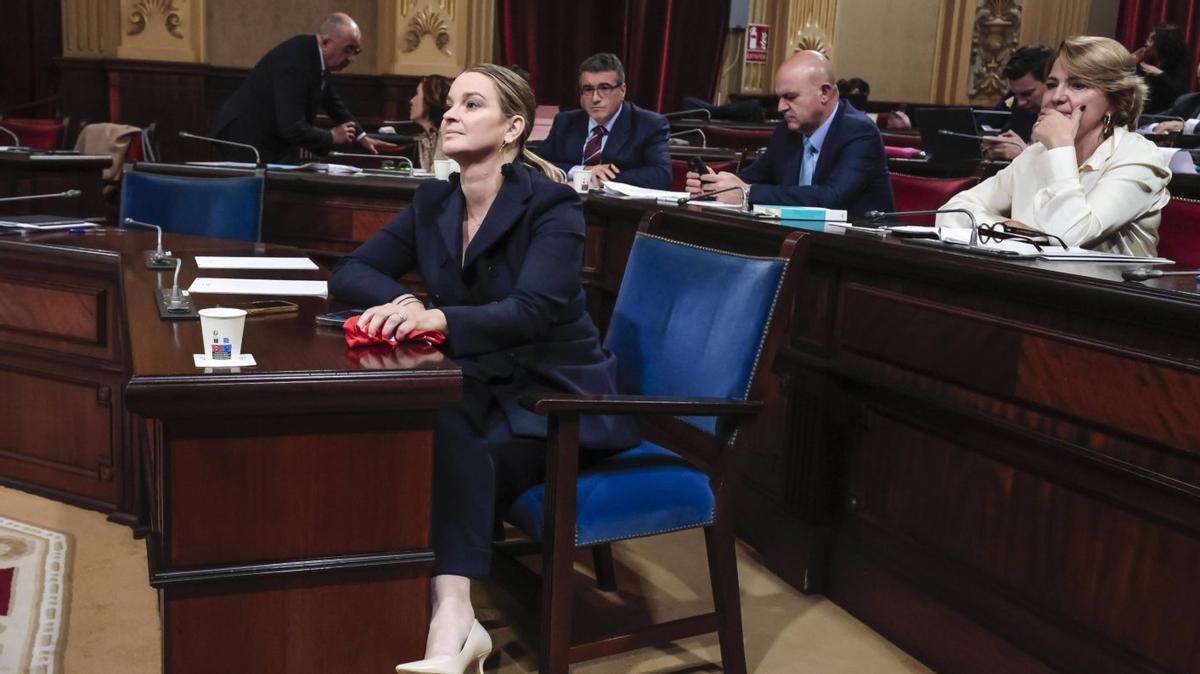 El pañuelo incómodo  | B. RAMON