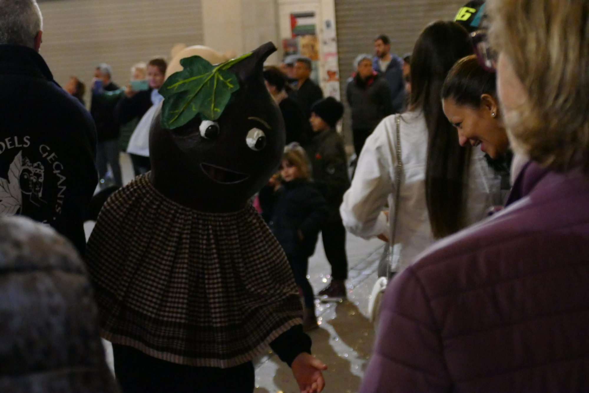 Figueres estrena sis nous capgrossos amb una cercavila pel centre de la ciutat