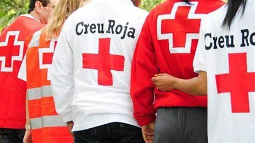 La Creu Roja imparteix un taller de Primers Auxilis a la platja d&#039;Empuriabrava