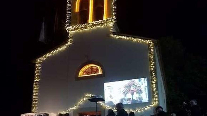 Misa de medianoche en la iglesia de Añobre. // Nieves García Faílde