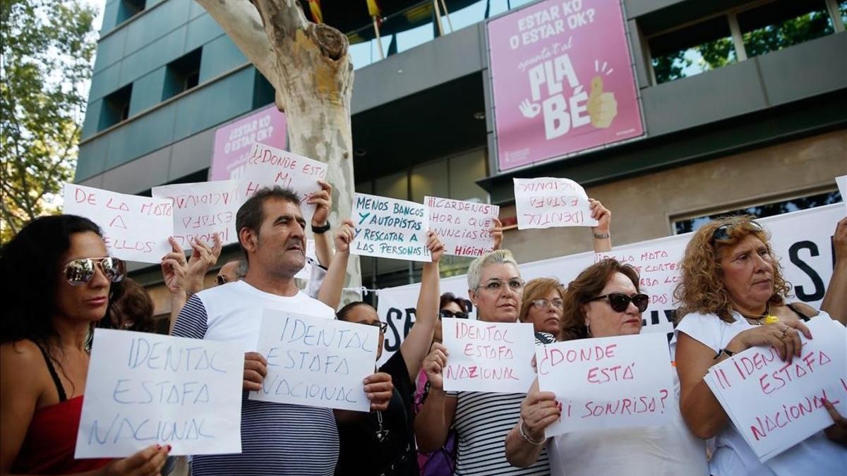 Imagen de archivo de una protesta de afectados por iDental en València.