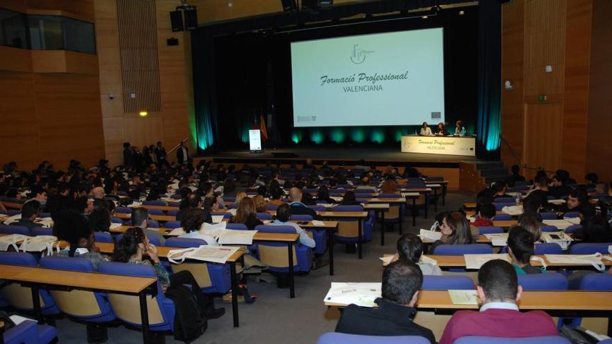 Més de 2.200 estudiants, a la recerca d´una oportunitat laboral