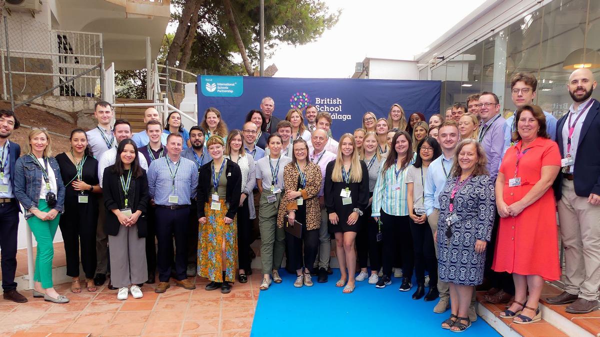 Los partcipantes en la feria de universidades organizada por el British Council