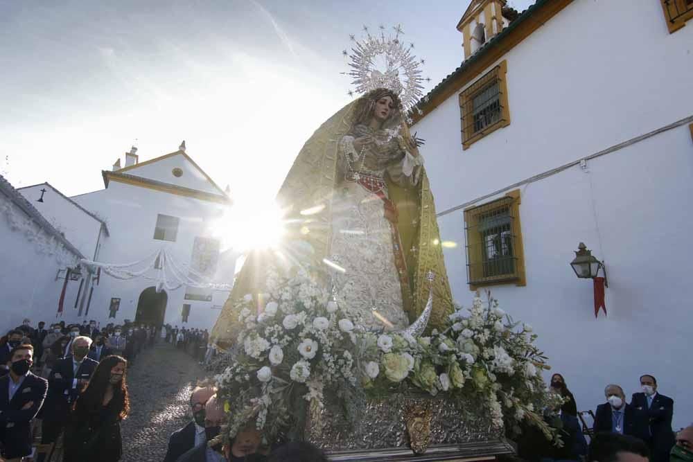 La Virgen de la Paz vuelve a su plaza de Capuchinos