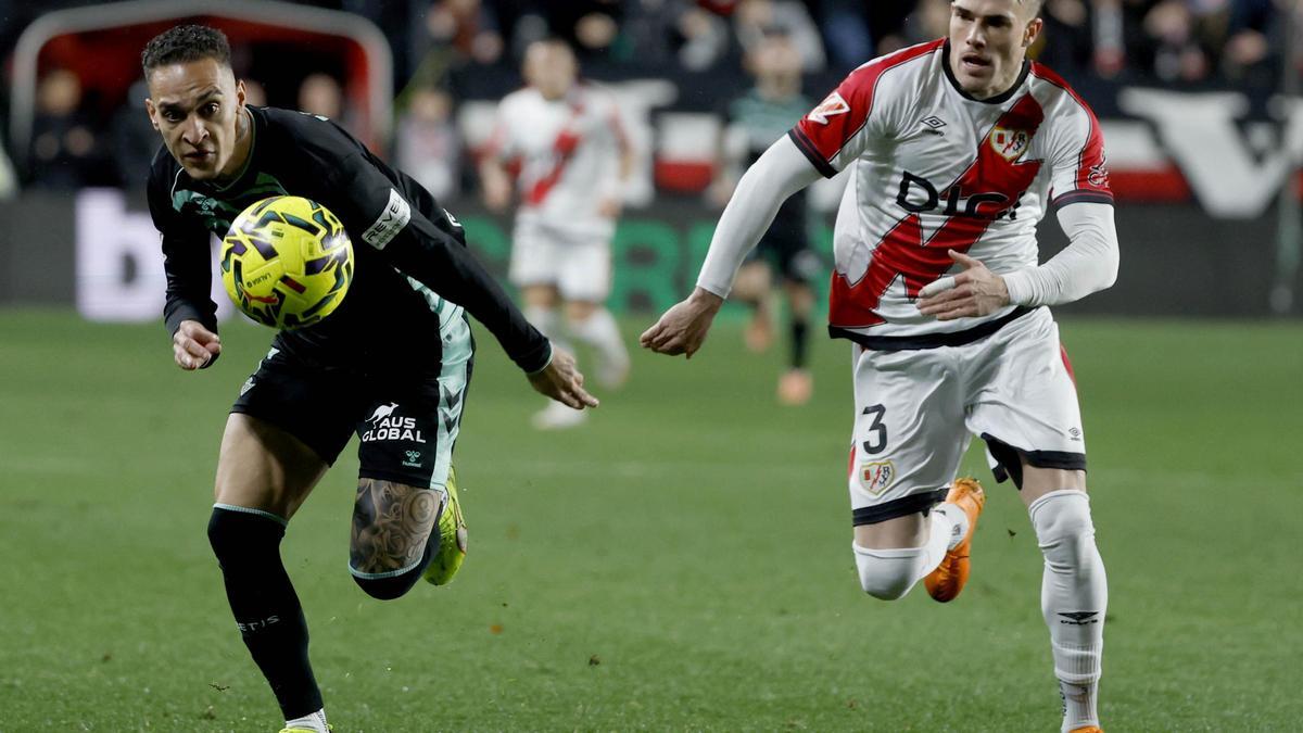 El Betis resiste los ataques del Rayo en la primera parte