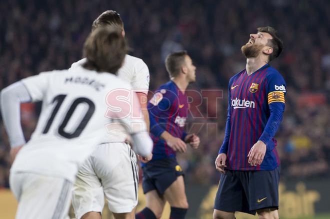 Imágenes del partido de ida de semifinales de Copa del Rey entre el FC Barcelona y el Real Madrid disputado en el Camp Nou