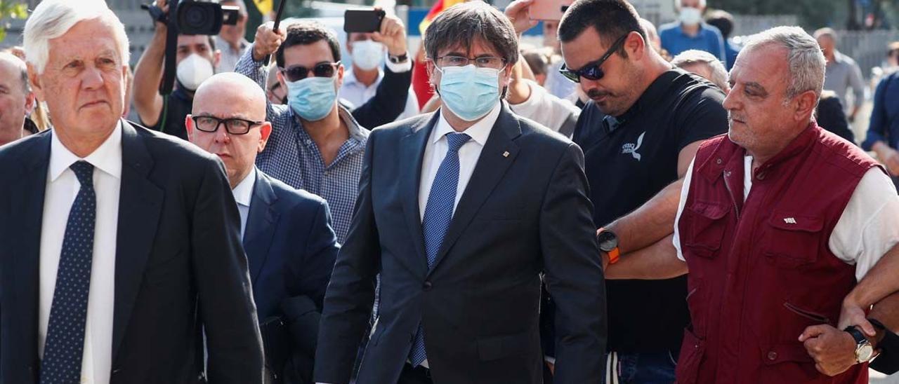 Puigdemont a su llegada al Tribunal de Apelación de Sassari, en Cerdenya.