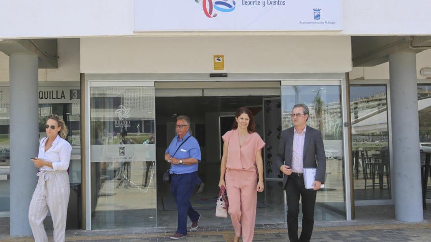 Vigar y Losada, con representantes de la Academia saliendo del Martín Carpena