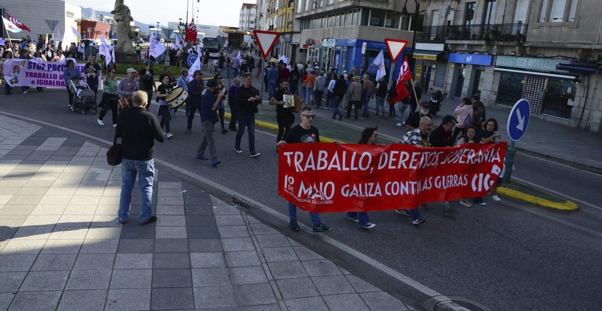 Manifestación del pasado 1º de Mayo por las calles de Cangas. |