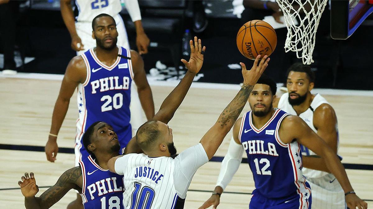 Harris y Embiid dejan ganadores a Sixers; los Magic pasan a play-off