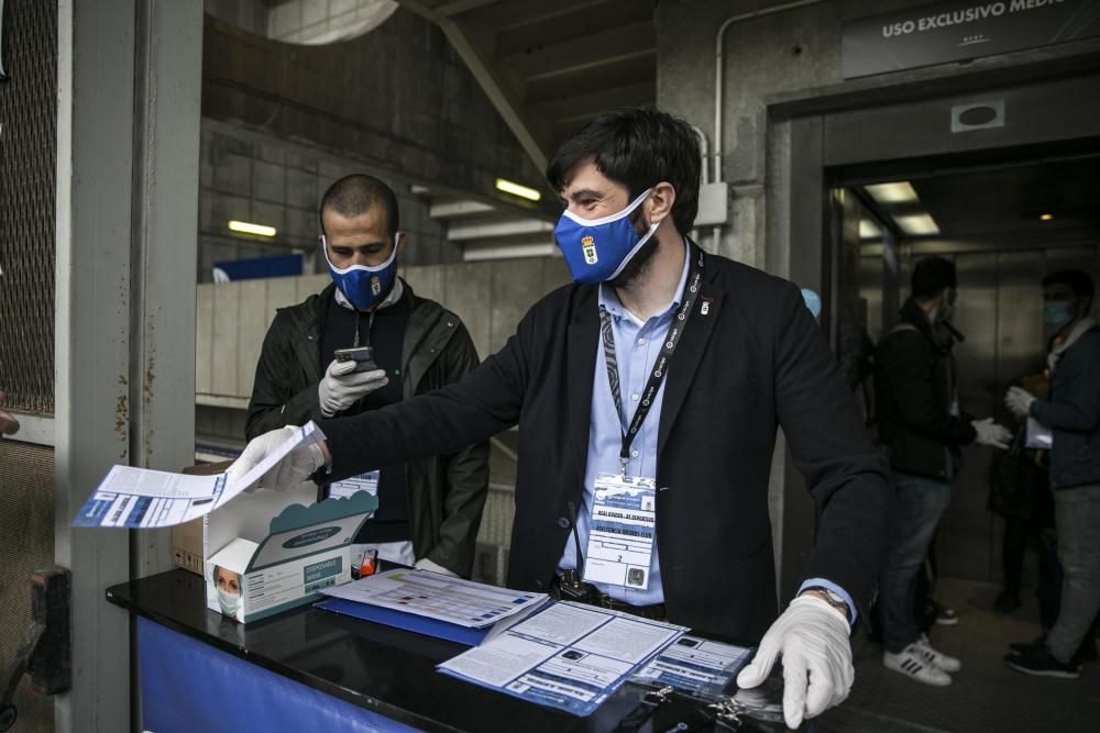 El partido del Oviedo, en imágenes