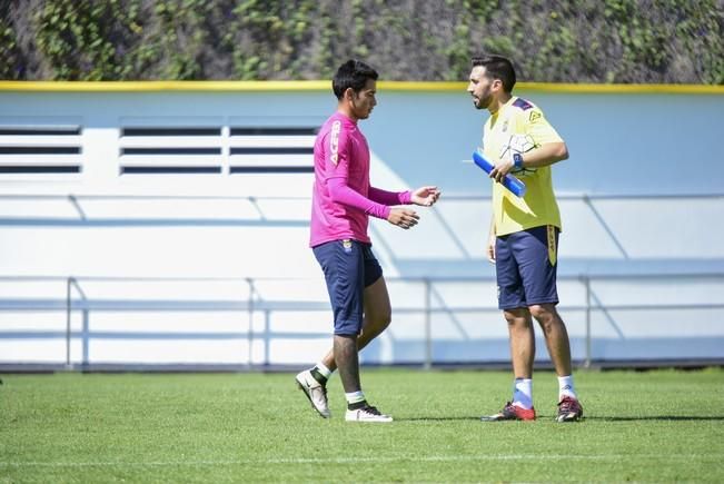 Entrenamiento de la UD Las Palmas en Barranco ...