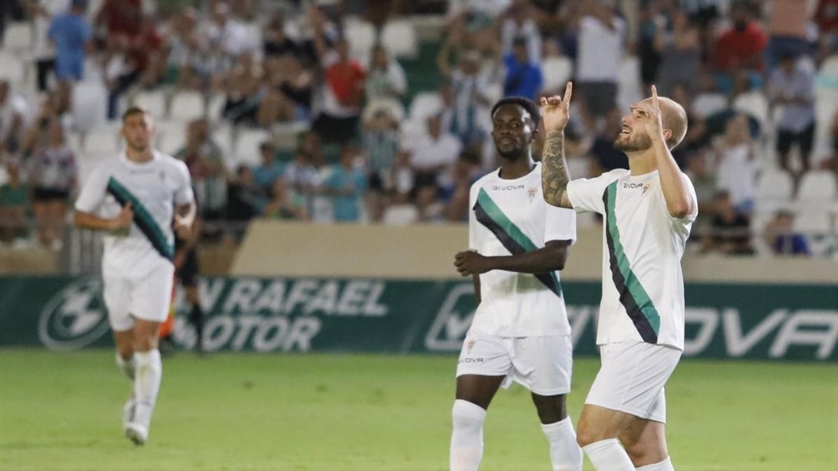 Sergio Benito celebra su gol al Villarreal B.