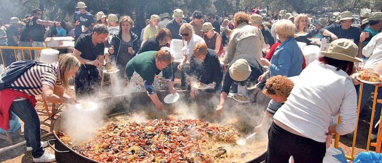 Una de las paellas del PP para 500 personas.