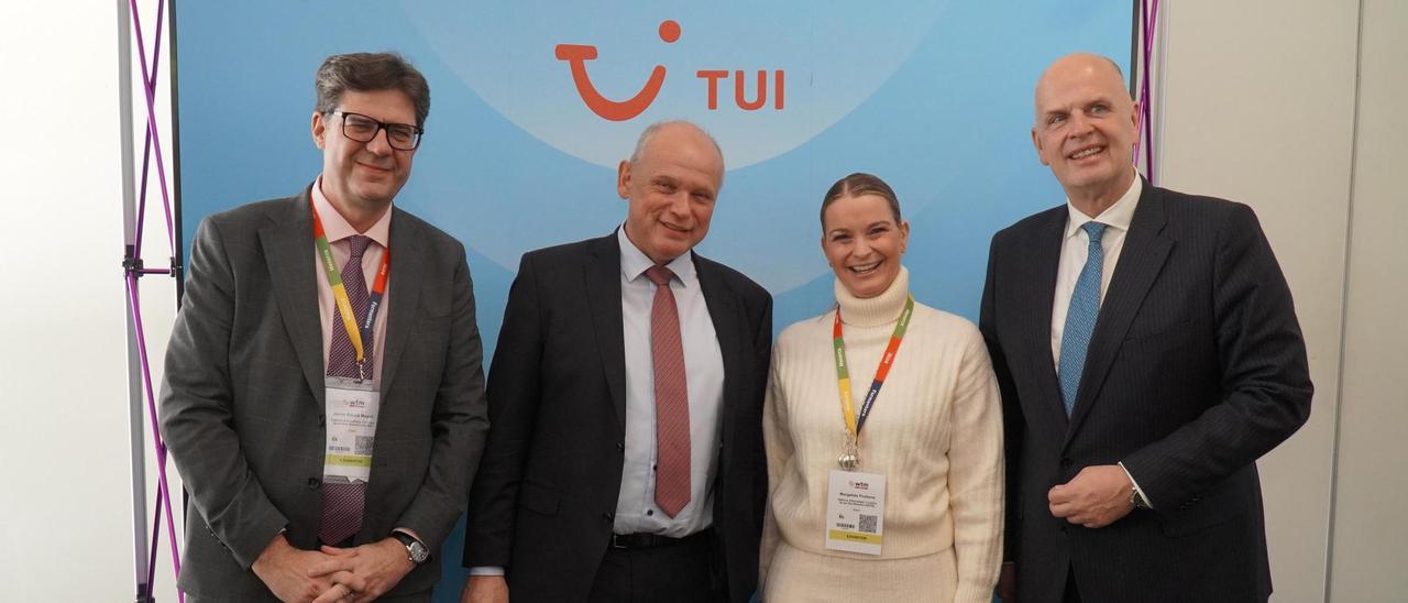 Jaume Bauzà, Sebastian Ebel, CEO de TUI, la presidenta Prohens y Thomas Ellerbeck, directivo del turoperador.