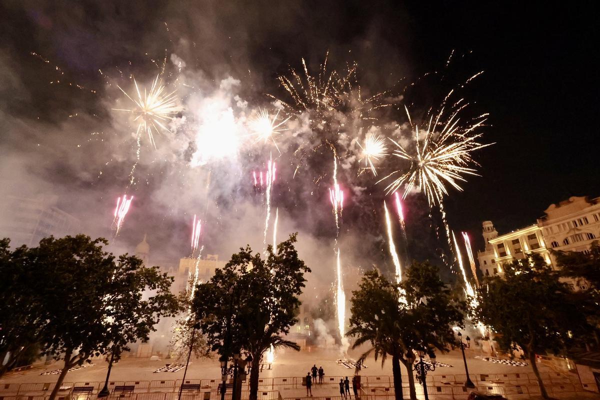 La pirotecnia echa el cierre a la Gran Fira de València