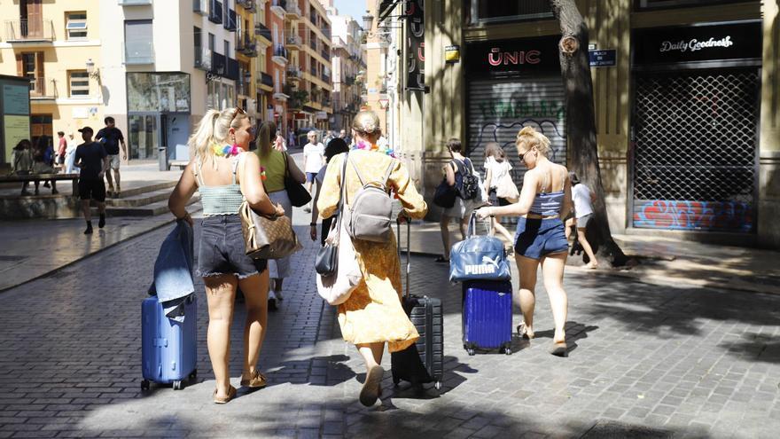 Los turistas extranjeros gastan casi un 30 % más en la Comunitat Valenciana y superan ya los 5.000 millones