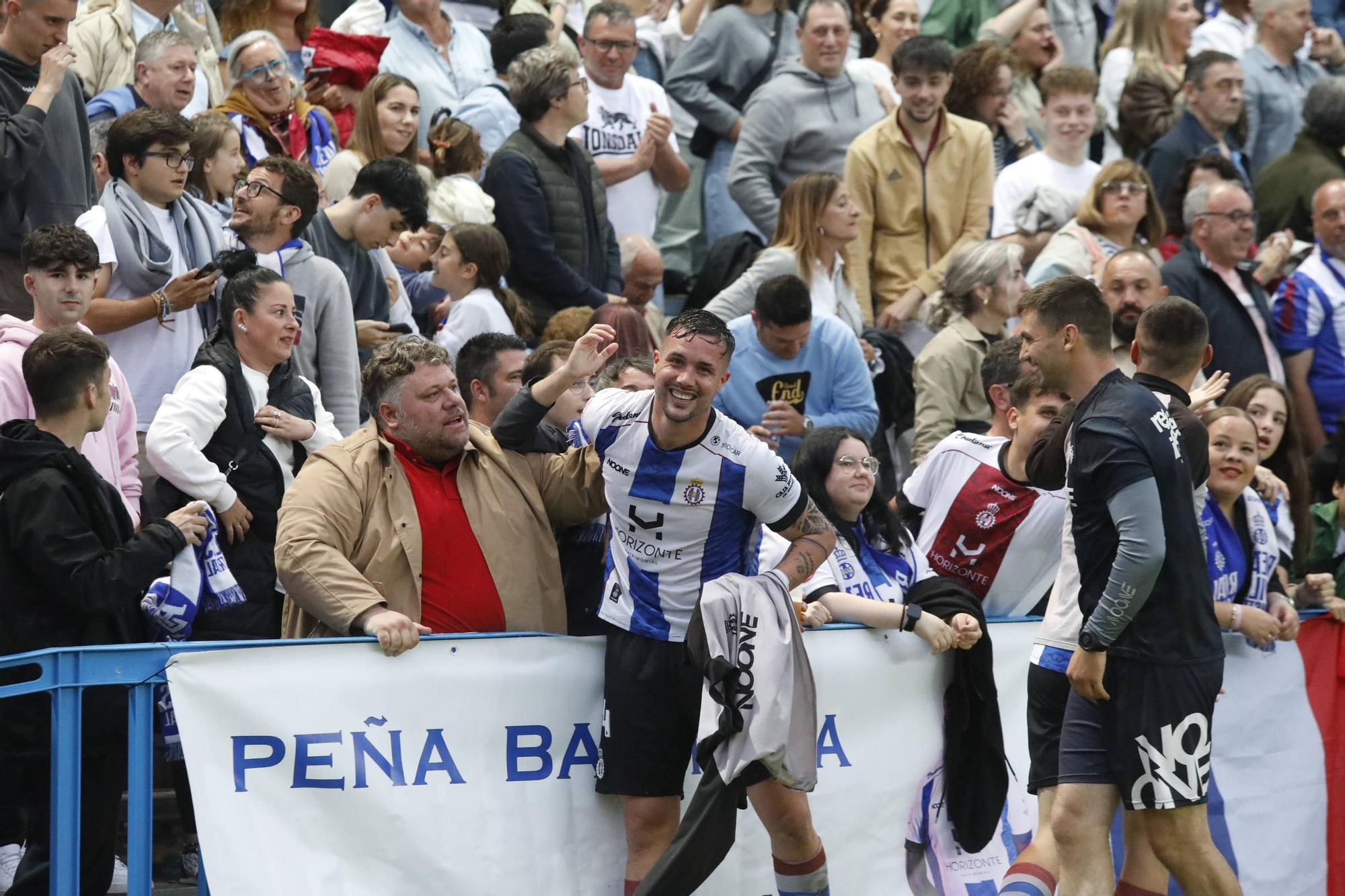 EN IMÁGENES: La final por el ascenso entre Avilés y Rayo Majadahonda vivida en el Suárez Puerta