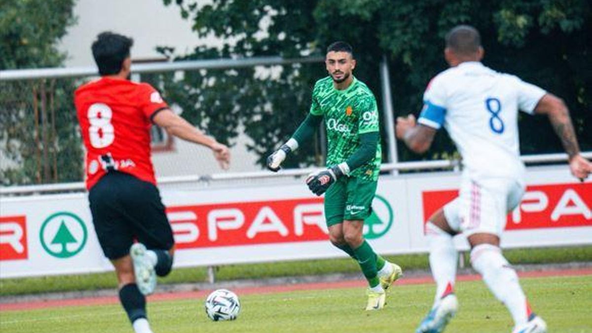 Leo Román, durante el partido ante el Olympique de Lyon.