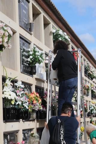 Día de Todos los Santos en el cementerio de Lorca