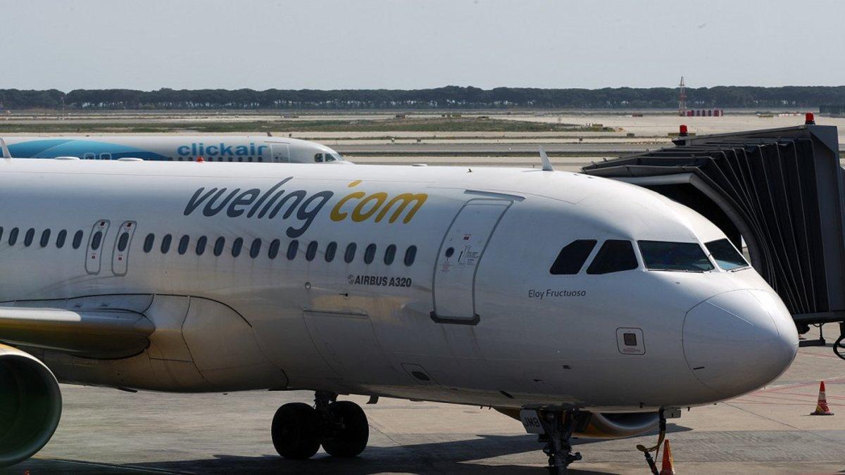 Un avión que se dirigía a Ibiza aterriza en Barcelona por amenaza de bomba