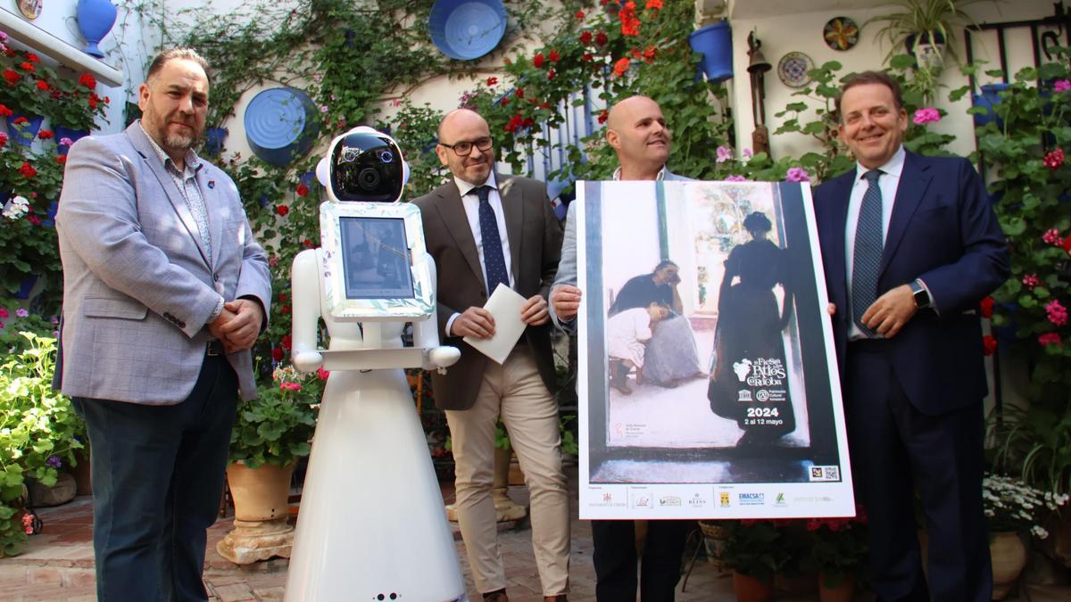 Esta es 'Maribot', el asistente robot de los Patios de Córdoba.