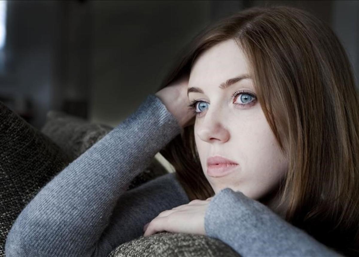 zentauroepp36838889 mas periodico mujer triste tristeza melancolia170111135130 zentauroepp36838889 mas periodico mujer triste tristeza melancolia170111135130