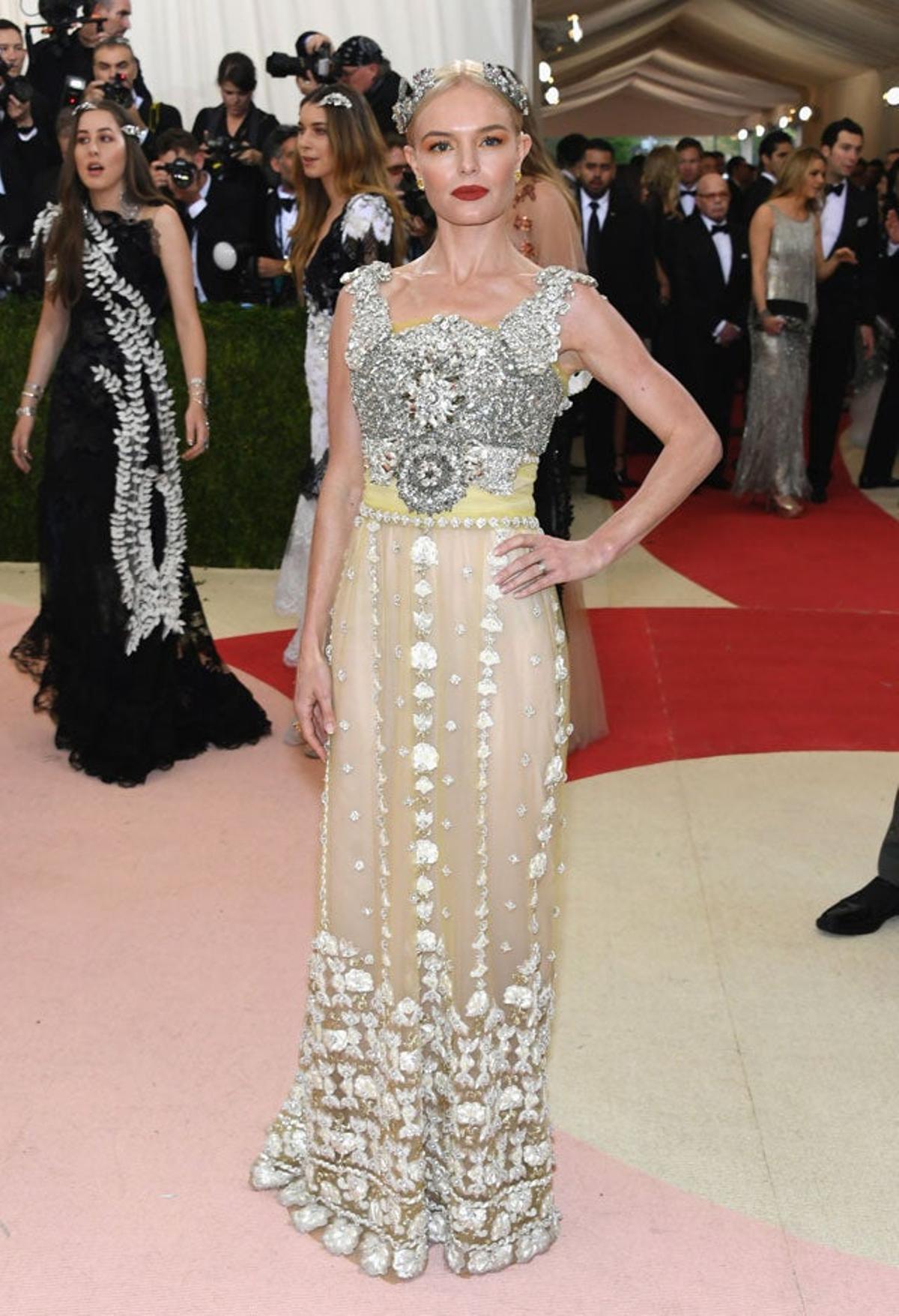 Kate Bosworth, de Dolce & Gabbana, en la alfombra roja de la gala Met 2016.