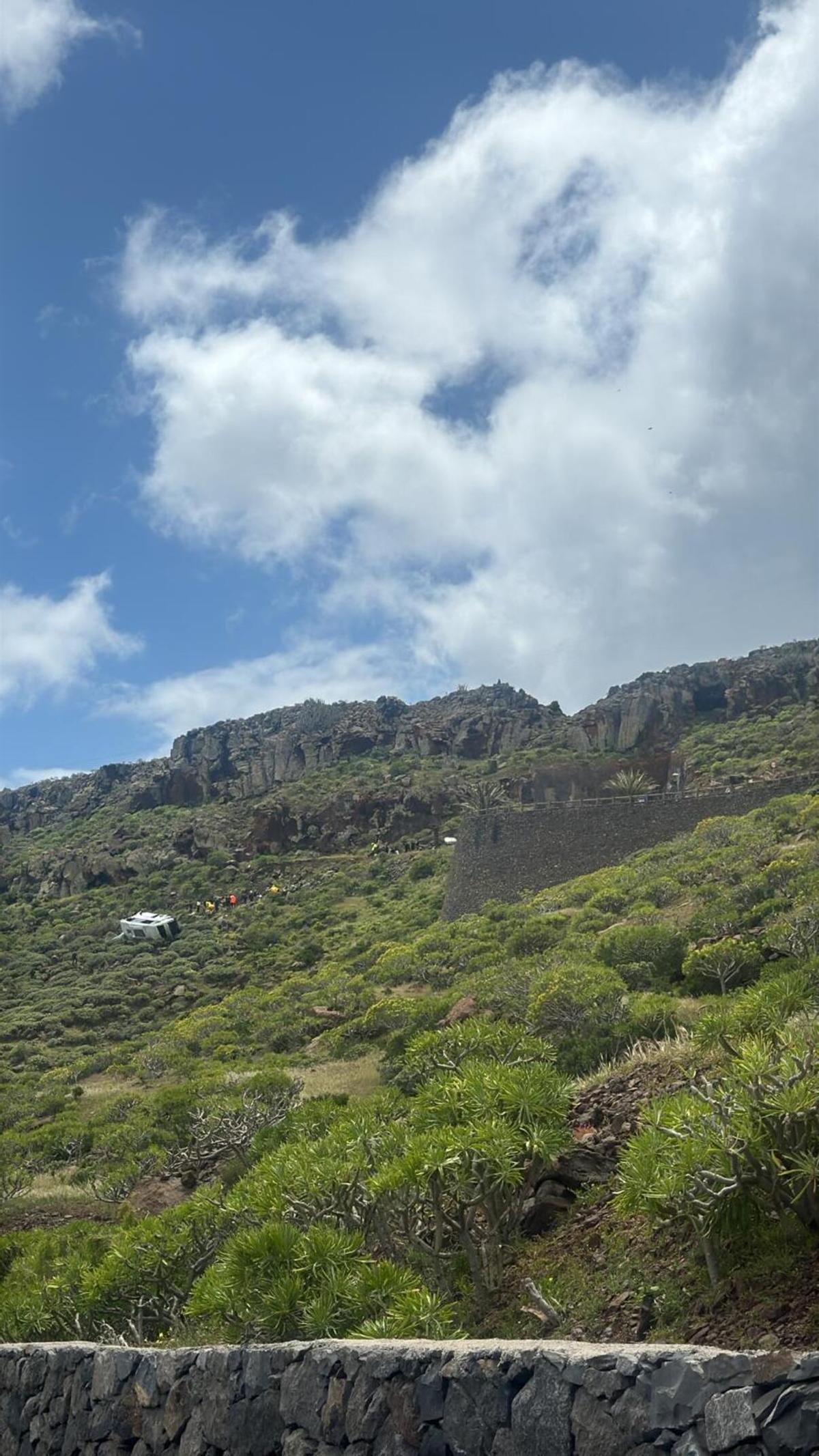 Una autobús se precipita en San Sebastián de La Gomera