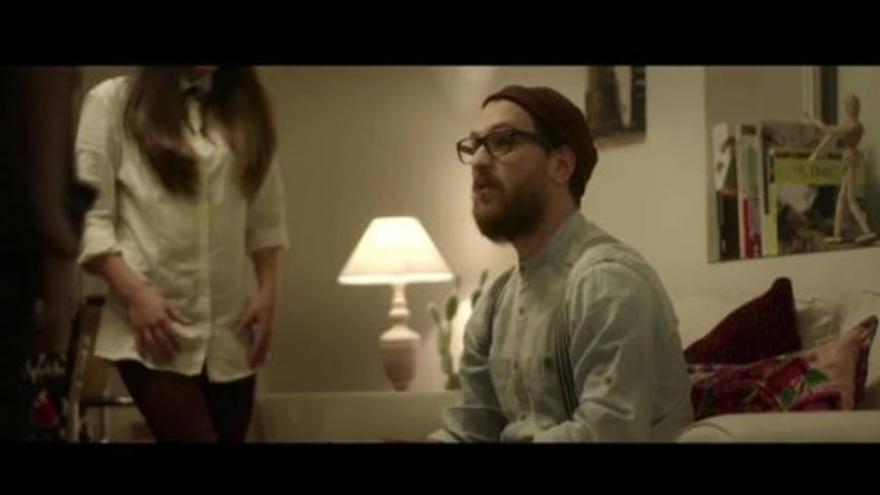 Un 'hipster' que decide votar al PP, protagonista del nuevo vídeo del partido