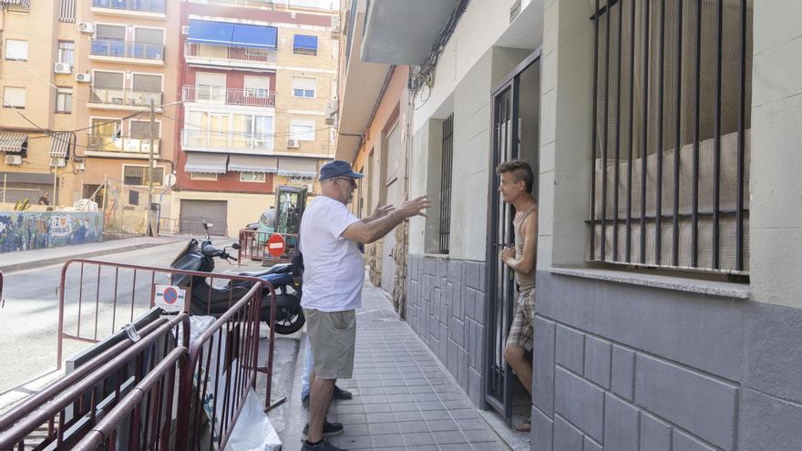 Vivir en antiguos bajos comerciales, una práctica visible en barrios de Alicante