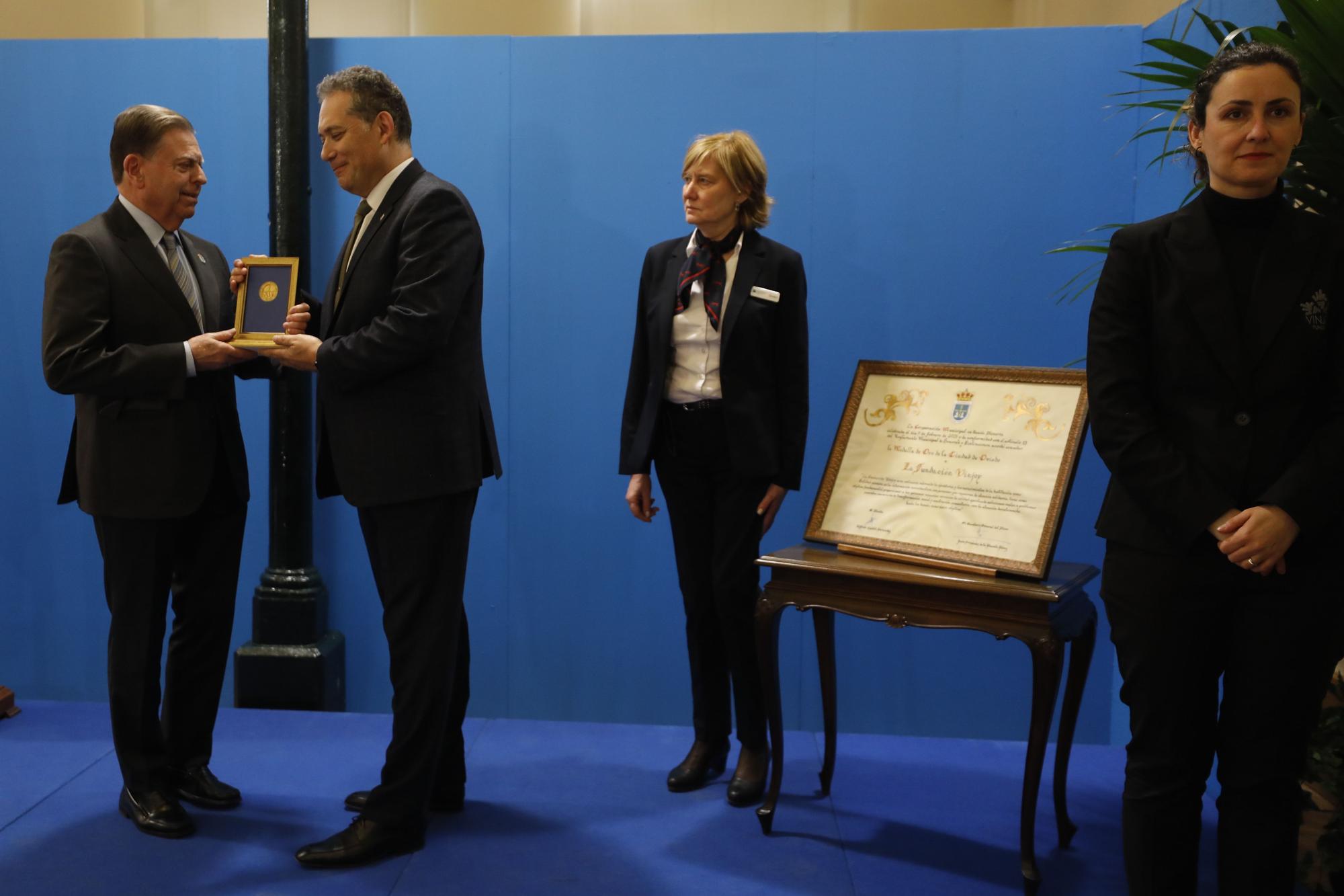 La Fundación Vinjoy, Medalla de Oro de Oviedo por su "compromiso, dignidad y justicia"