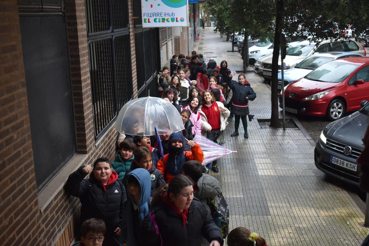 Fotogalería | El colegio María Auxiliadora de Cáceres visita El Periódico Extremadura