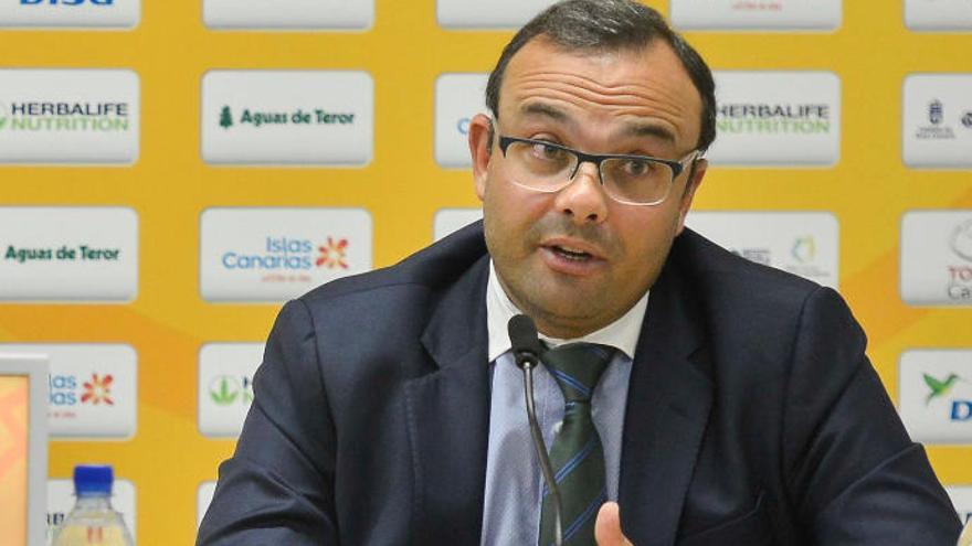 José Lucas Cruz en un momento del acto de presentación de la esponsorización del Club Baloncesto Gran Canaria .