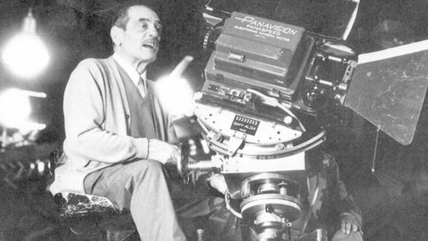 Luis Buñuel, al servicio de  la República